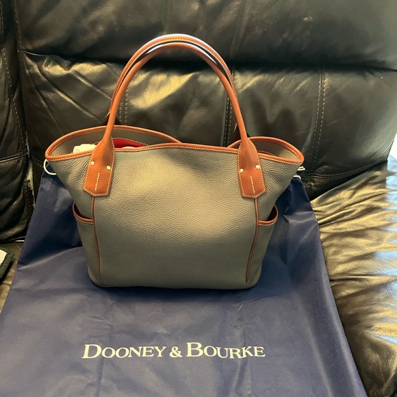 👜 Dooney and Bourke Archives 2009 Leather Kristen Tote - Picture 2 of 7